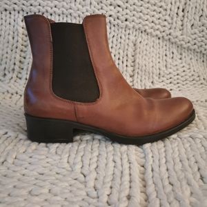 Low heel ankle booties
